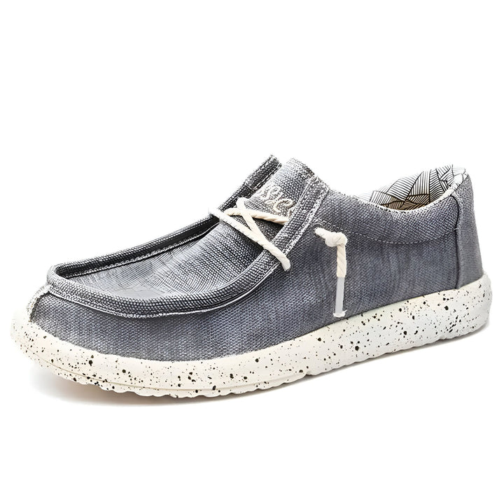 Chaussure décontractée grise pour homme avec lacets blancs et semelle tachetée. Style mocassin confortable et moderne., 45286669549749,45286669582517,45286669615285,45286669648053,45286669680821,45286669713589,45286669746357,45286669779125,45286669811893,45286669844661,45286669877429,45286669910197,45286669942965,45286669975733,45286670008501,45286670041269,45286670074037,45286670106805,45286670139573,45286670172341,45286670205109,45286670237877,45286670270645,45286670303413,45286670336181,452866703689