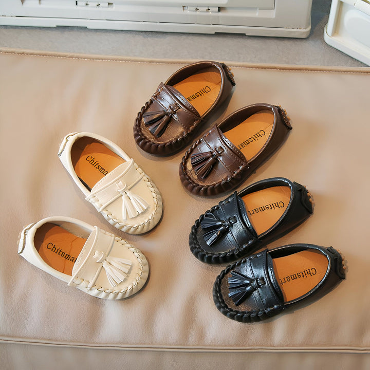 Mocassins pour enfants en cuir : blanc, marron et noir. Chaussures classiques à glands. Mode enfantine élégante., 45286869041333,45286869074101,45286869106869,45286869139637,45286869172405,45286869205173,45286869237941,45286869270709,45286869303477,45286869336245,45286869369013,45286869401781,45286869434549,45286869467317,45286869500085,45286869532853,45286869565621,45286869598389,45286869631157,45286869663925,45286869696693,45286869729461,45286869762229,45286869794997,45286869827765,45286869860533,452