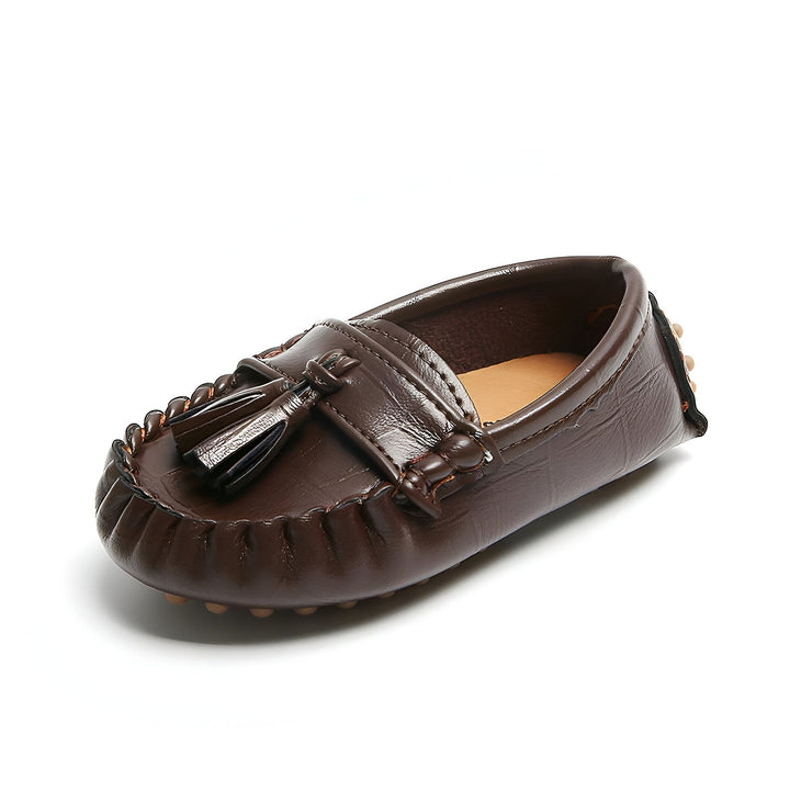 Mocassin pour enfant en cuir marron avec gland décoratif et couture apparente. Chaussure élégante pour bébé ou jeune enfant, idéale pour une occasion spéciale. Conception classique et confortable., 45286869041333,45286869074101,45286869106869,45286869139637,45286869172405,45286869205173,45286869237941,45286869270709,45286869303477,45286869336245,45286869369013,45286869401781,45286869434549,45286869467317,45286869500085,45286869532853,45286869565621,45286869598389,45286869631157,45286869663925,45286