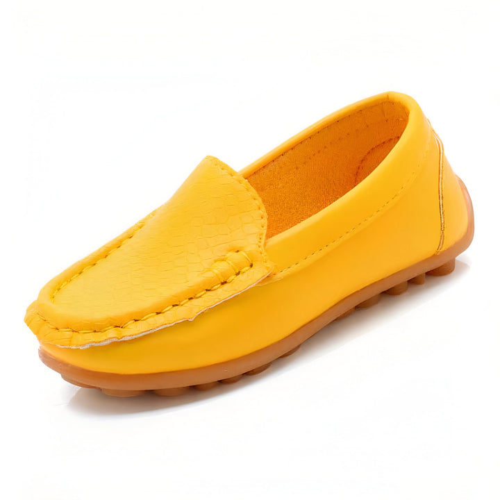 Mocassin jaune pour enfant en cuir avec semelle marron, idéal pour une tenue décontractée. Chaussures confortables et tendance pour les petits pieds., 45287049527477,45287049560245,45287049593013,45287049625781,45287049658549,45287049691317,45287049724085,45287049756853,45287049789621,45287049822389,45287049855157,45287049887925,45287049920693,45287049953461,45287049986229,45287050018997,45287050051765,45287050084533,45287050117301,45287050150069,45287050182837,45287050215605,45287050248373,45287050281