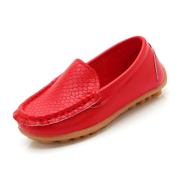 Mocassin rouge pour enfant avec texture peau de serpent et semelle beige. Chaussure confortable pour fille ou garçon. Mode enfantine, style décontracté., 45287049527477,45287049560245,45287049593013,45287049625781,45287049658549,45287049691317,45287049724085,45287049756853,45287049789621,45287049822389,45287049855157,45287049887925,45287049920693,45287049953461,45287049986229,45287050018997,45287050051765,45287050084533,45287050117301,45287050150069,45287050182837,45287050215605,45287050248373,45287050