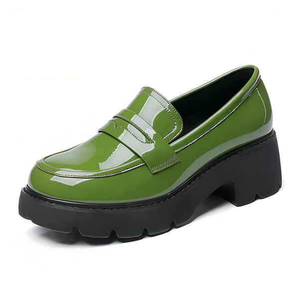Mocassin vert verni à semelle plateforme noire. Chaussure élégante pour femme avec une touche moderne., 45286916948149,45286916980917,45286917013685,45286917046453,45286917079221,45286917111989,45286917144757,45286917177525,45286917210293,45286917243061,45286917275829,45286917308597,45286917341365,45286917374133,45286917406901,45286917439669,45286917472437,45286917505205,45286917537973,45286917570741,45286917603509,45286917636277,45286917669045,45286917701813,45286917734581,45286917767349,4528691780011