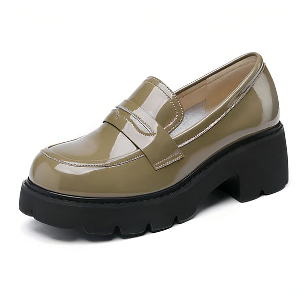 Mocassin verni vert olive à plateforme noire épaisse. Chaussure élégante pour femme. Mode et confort., 45286916948149,45286916980917,45286917013685,45286917046453,45286917079221,45286917111989,45286917144757,45286917177525,45286917210293,45286917243061,45286917275829,45286917308597,45286917341365,45286917374133,45286917406901,45286917439669,45286917472437,45286917505205,45286917537973,45286917570741,45286917603509,45286917636277,45286917669045,45286917701813,45286917734581,45286917767349,4528691780011