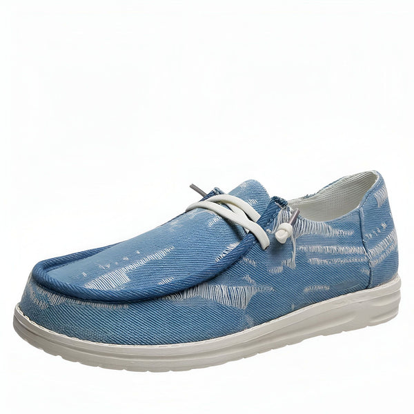 Chaussure décontractée bleu denim à lacets blancs. Modèle slip-on avec motif rayé et semelle blanche. Confort et style pour une allure décontractée., 45286736789685,45286736822453,45286736855221,45286736887989,45286736920757,45286736953525,45286736986293,45286737019061,45286737051829