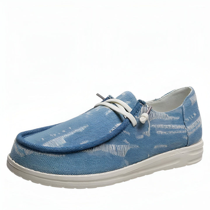 Chaussure décontractée bleu denim à lacets blancs. Modèle slip-on avec motif rayé et semelle blanche. Confort et style pour une allure décontractée., 45286736789685,45286736822453,45286736855221,45286736887989,45286736920757,45286736953525,45286736986293,45286737019061,45286737051829