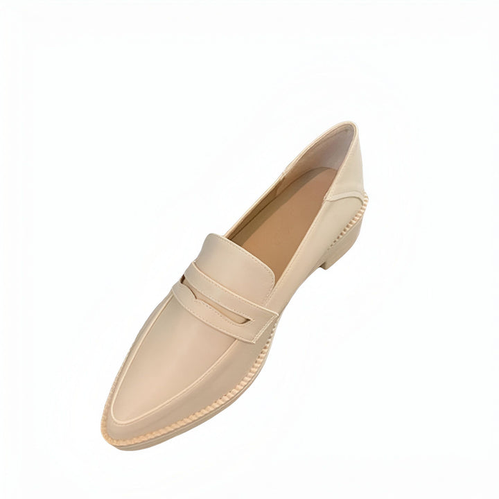 Mocassin femme beige clair en cuir, bout pointu et orné d'une bride. Chaussure élégante et confortable pour le quotidien., 45286732693685,45286732726453,45286732759221,45286732791989,45286732824757,45286732857525,45286732890293,45286732923061,45286732955829,45286732988597,45286733021365,45286733054133,45286733086901,45286733119669