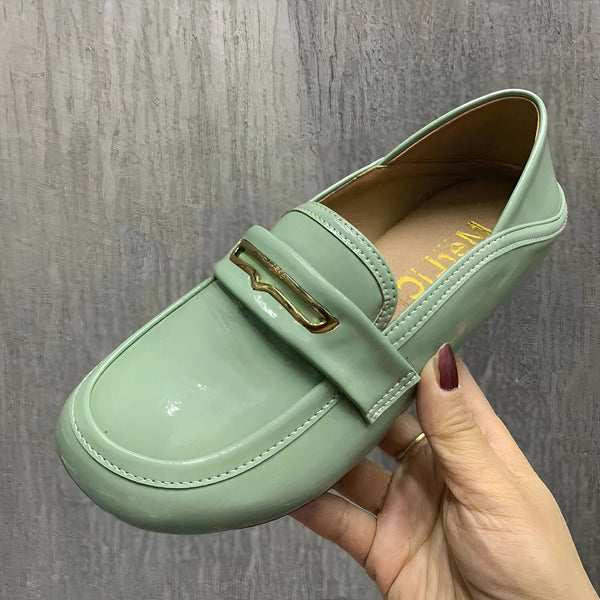 Mocassin verni vert d'eau, détail or. Chaussure élégante et tendance, parfaite pour un look sophistiqué. Mode féminine, chaussures plates, accessoire de mode., 45286945161397,45286945194165,45286945226933,45286945259701,45286945292469,45286945325237,45286945358005,45286945390773,45286945423541,45286945456309,45286945489077,45286945521845,45286945554613,45286945587381,45286945620149,45286945652917,45286945685685,45286945718453,45286945751221,45286945783989,45286945816757,45286945849525,45286945882293,