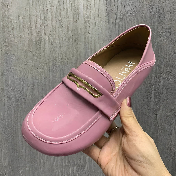 Mocassin rose verni en cuir, détail boucle dorée. Chaussure élégante pour femme, mode et confort. Accessoire de mode tendance pour compléter un look., 45286945161397,45286945194165,45286945226933,45286945259701,45286945292469,45286945325237,45286945358005,45286945390773,45286945423541,45286945456309,45286945489077,45286945521845,45286945554613,45286945587381,45286945620149,45286945652917,45286945685685,45286945718453,45286945751221,45286945783989,45286945816757,45286945849525,45286945882293,452869459
