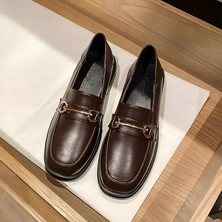 Mocassins marron pour femme, avec détail doré sur le dessus. Chaussures élégantes en cuir., 45286721323189,45286721355957,45286721388725,45286721421493,45286721454261,45286721487029,45286721519797,45286721552565,45286721585333,45286721618101,45286721650869,45286721683637,45286721716405,45286721749173,45286721781941,45286721814709,45286721847477,45286721880245,45286721913013,45286721945781,45286721978549,45286722011317,45286722044085,45286722076853,45286722109621,45286722142389,45286722175157,452867222