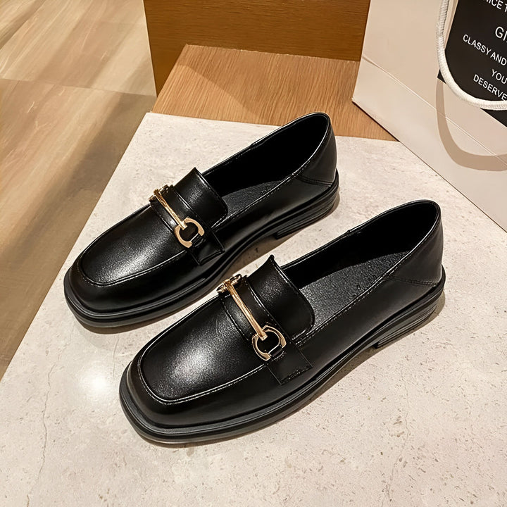 Paire d'élégants mocassins noirs avec boucle dorée, chaussures pour femmes. Mode et confort au quotidien., 45286721323189,45286721355957,45286721388725,45286721421493,45286721454261,45286721487029,45286721519797,45286721552565,45286721585333,45286721618101,45286721650869,45286721683637,45286721716405,45286721749173,45286721781941,45286721814709,45286721847477,45286721880245,45286721913013,45286721945781,45286721978549,45286722011317,45286722044085,45286722076853,45286722109621,45286722142389,4528672217