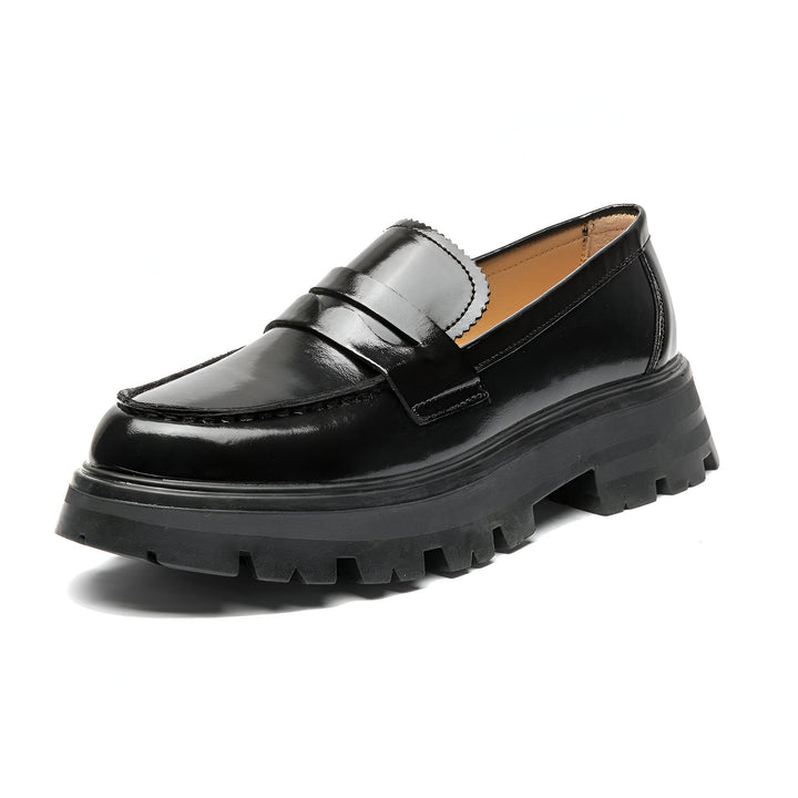 Mocassin noir verni à semelle compensée épaisse. Chaussure élégante et moderne, idéale pour un look tendance. Mode automne-hiver, chaussures pour femmes., 45286915899573,45286915932341,45286915965109,45286915997877,45286916030645,45286916063413,45286916096181,45286916128949,45286916161717,45286916194485,45286916227253,45286916260021,45286916292789,45286916325557,45286916358325,45286916391093