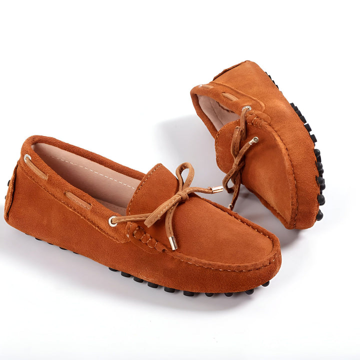 Mocassins marron en daim avec nœud décoratif, semelle noire à picots. Chaussures confortables et élégantes pour hommes et femmes. Mode, style décontracté, souplesse., 45287134265525,45287134298293,45287134331061,45287134363829,45287134396597,45287134429365,45287134462133,45287134494901,45287134527669,45287134560437,45287134593205,45287134625973,45287134658741,45287134691509,45287134724277,45287134757045,45287134789813,45287134822581,45287134855349,45287134888117,45287134920885,45287134953653,452871