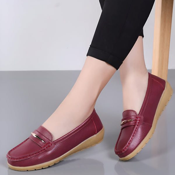 Mocassins bordeaux pour femmes, style décontracté et confortable. Chaussures en cuir avec détail doré, idéales pour le quotidien., 45286959546549,45286959579317,45286959612085,45286959644853,45286959677621,45286959710389,45286959743157,45286959775925,45286959808693,45286959841461,45286959874229,45286959906997,45286959939765,45286959972533,45286960005301,45286960038069,45286960070837,45286960103605,45286960136373,45286960169141,45286960201909,45286960234677,45286960267445,45286960300213,45286960332981