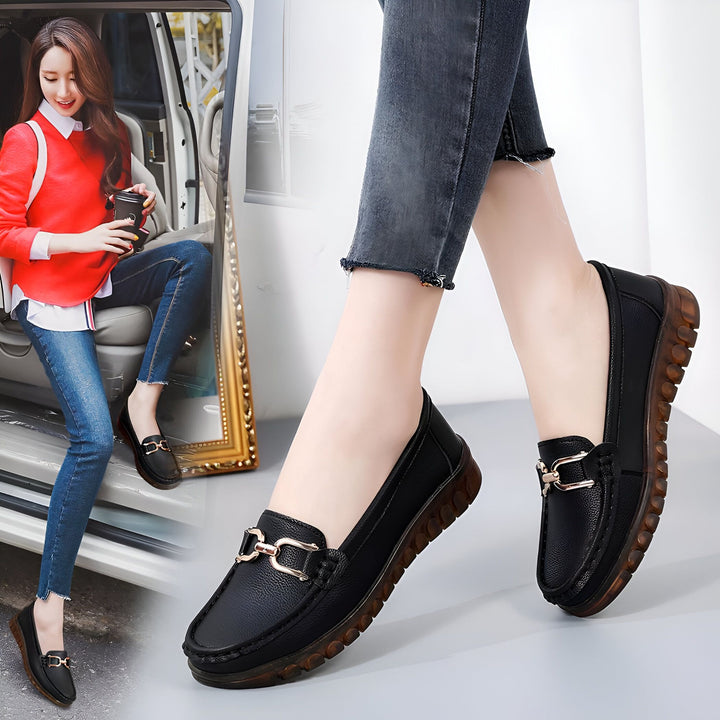 Mocassins en cuir noir pour femmes avec boucle dorée. Look décontracté avec jeans. Chaussures confortables et élégantes. Mode féminine., 45287145537717,45287145570485,45287145603253,45287145636021,45287145668789,45287145701557,45287145734325,45287145767093,45287145799861,45287145832629,45287145865397,45287145898165,45287145930933,45287145963701,45287145996469,45287146029237,45287146062005,45287146094773,45287146127541,45287146160309,45287146193077