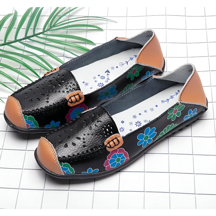 Chaussures plates en cuir noir avec motifs floraux colorés. Style décontracté, confort et élégance. Idéal pour le printemps et l'été., 45286857539765,45286857572533,45286857605301,45286857638069,45286857670837,45286857703605,45286857736373,45286857769141,45286857801909,45286857834677,45286857867445,45286857900213,45286857932981,45286857965749,45286857998517,45286858031285,45286858064053,45286858096821,45286858129589,45286858162357,45286858195125,45286858227893,45286858260661,45286858293429,4528685