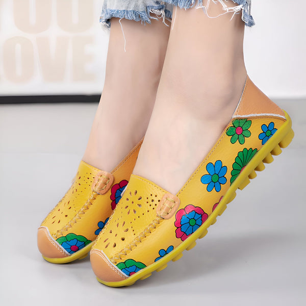 Mocassins en cuir jaune pour femmes avec motif floral coloré. Chaussures confortables, parfaites pour le printemps et l'été. Style décontracté et tendance., 45286857539765,45286857572533,45286857605301,45286857638069,45286857670837,45286857703605,45286857736373,45286857769141,45286857801909,45286857834677,45286857867445,45286857900213,45286857932981,45286857965749,45286857998517,45286858031285,45286858064053,45286858096821,45286858129589,45286858162357,45286858195125,45286858227893,45286858260661,452