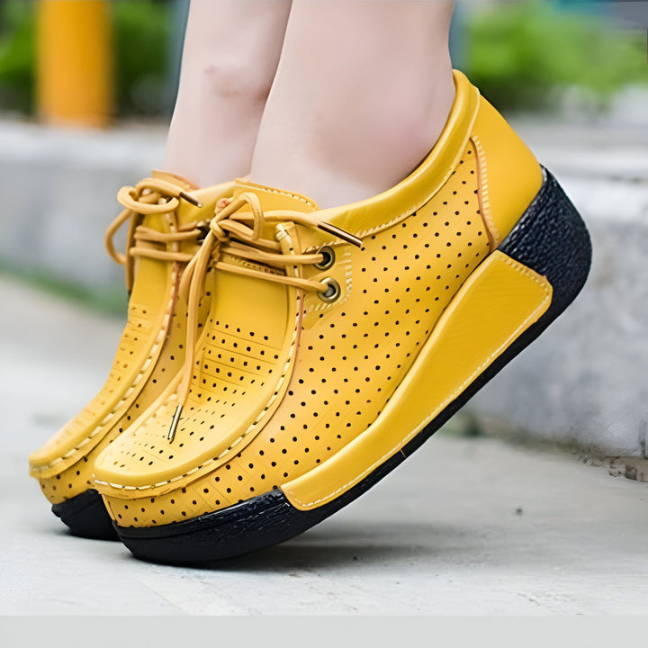 Chaussures en cuir jaune moutarde perforées avec lacets marron, semelle compensée noire, style décontracté et confortable., 45286652477621,45286652510389,45286652543157,45286652575925,45286652608693,45286652641461,45286652674229,45286652706997,45286652739765,45286652772533,45286652805301,45286652838069,45286652870837,45286652903605,45286652936373,45286652969141,45286653001909,45286653034677,45286653067445,45286653100213,45286653132981,45286653165749,45286653198517,45286653231285,45286653264053,4528665