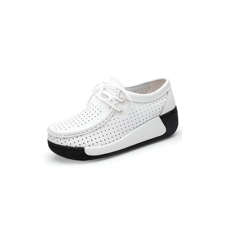 Chaussure femme blanche en cuir perforé avec lacets et semelle compensée noire. Mocassin élégant et confortable, idéal pour le printemps et l'été., 45286652477621,45286652510389,45286652543157,45286652575925,45286652608693,45286652641461,45286652674229,45286652706997,45286652739765,45286652772533,45286652805301,45286652838069,45286652870837,45286652903605,45286652936373,45286652969141,45286653001909,45286653034677,45286653067445,45286653100213,45286653132981,45286653165749,45286653198517,4528665323