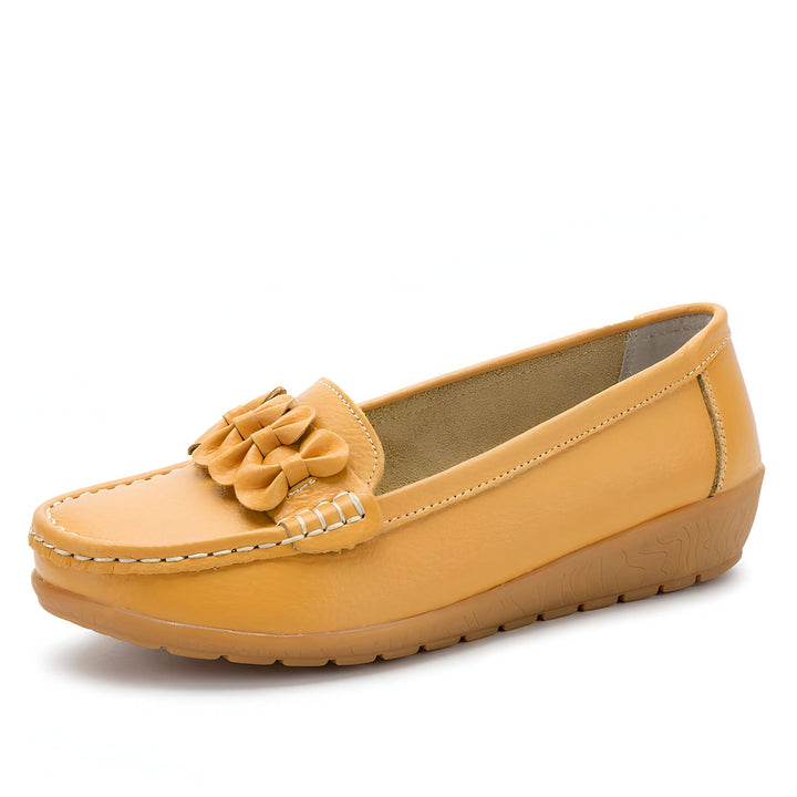 Mocassin jaune moutarde pour femme, orné d'une fleur décorative tressée. Chaussure confortable et élégante pour le quotidien., 45287013613749,45287013646517,45287013679285,45287013712053,45287013744821,45287013777589,45287013810357,45287013843125,45287013875893,45287013908661,45287013941429,45287013974197,45287014006965,45287014039733,45287014072501,45287014105269,45287014138037,45287014170805,45287014203573,45287014236341,45287014269109,45287014301877,45287014334645,45287014367413,45287014400181,452