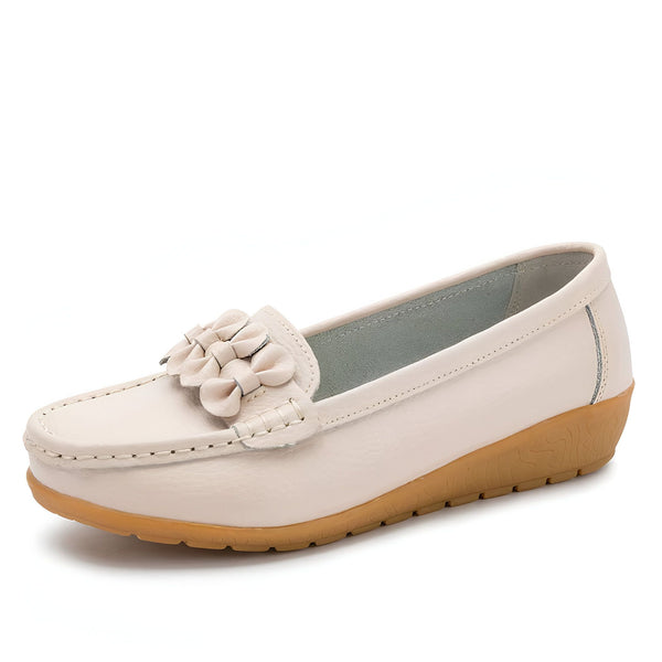 Mocassin beige pour femme avec détail floral. Chaussure confortable en cuir, idéale pour le quotidien et les occasions décontractées. Style élégant et pratique., 45287013613749,45287013646517,45287013679285,45287013712053,45287013744821,45287013777589,45287013810357,45287013843125,45287013875893,45287013908661,45287013941429,45287013974197,45287014006965,45287014039733,45287014072501,45287014105269,45287014138037,45287014170805,45287014203573,45287014236341,45287014269109,45287014301877,452870143346