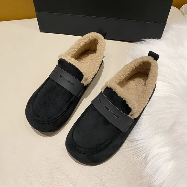 Mocassins d'intérieur noirs pour femmes avec doublure en fausse fourrure beige et bride décorative. Chaussures confortables et élégantes, parfaites pour la maison., 45286657556661,45286657589429,45286657622197,45286657654965,45286657687733,45286657720501,45286657753269,45286657786037,45286657818805,45286657851573,45286657884341,45286657917109,45286657949877,45286657982645,45286658015413,45286658048181,45286658080949,45286658113717,45286658146485,45286658179253,45286658212021