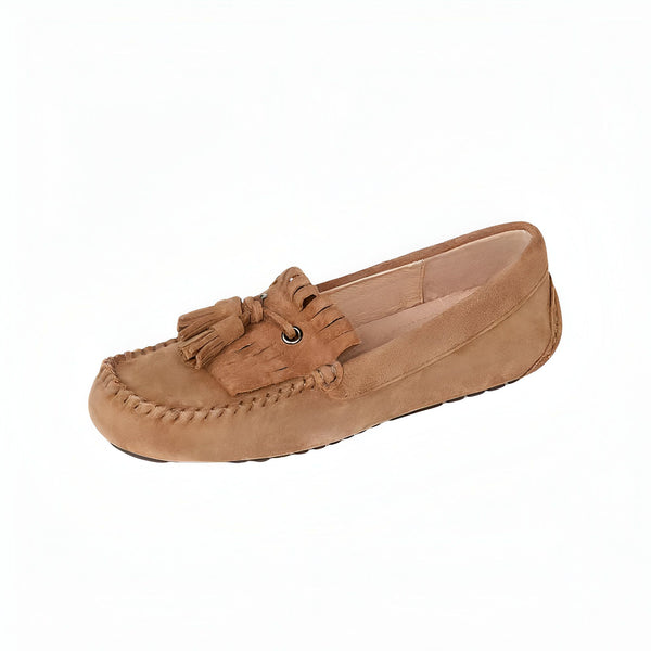 Mocassin en daim marron clair pour femme. Chaussure plate et confortable avec une pampille décorative sur le dessus. Style décontracté et élégant pour le quotidien., 45287006306485,45287006339253,45287006372021,45287006404789,45287006437557,45287006470325,45287006503093,45287006535861,45287006568629,45287006601397,45287006634165,45287006666933