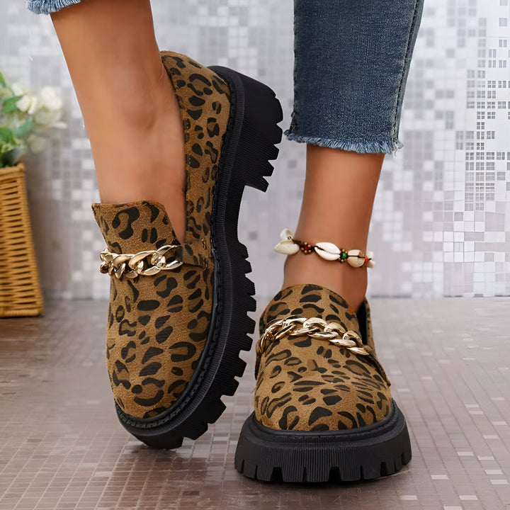 Mocassins pour femmes à motif léopard et chaîne dorée. Chaussures à semelle épaisse noire, idéales pour un style tendance et confortable. Bracelet de cheville décoratif., 45286620987573,45286621020341,45286621053109,45286621085877,45286621118645,45286621151413,45286621184181,45286621216949