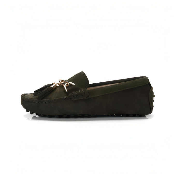 Mocassin vert olive en daim avec pompons et détail de mors doré. Chaussure décontractée élégante pour femme., 45287121944757,45287121977525,45287122010293,45287122043061,45287122075829,45287122108597,45287122141365,45287122174133,45287122206901,45287122239669,45287122272437,45287122305205,45287122337973,45287122370741,45287122403509,45287122436277,45287122469045,45287122501813,45287122534581,45287122567349,45287122600117,45287122632885,45287122665653,45287122698421,45287122731189,45287122763957,4528