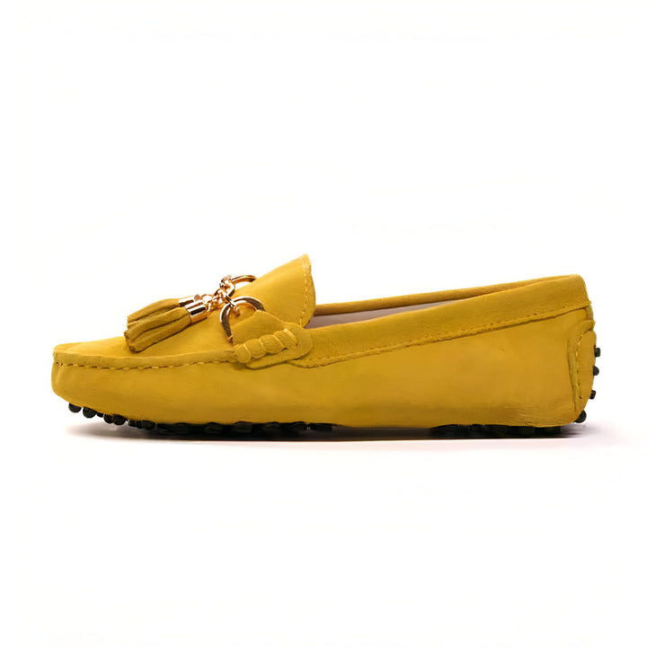 Mocassin jaune en daim avec glands et détails dorés. Chaussure confortable et élégante pour femme., 45287121944757,45287121977525,45287122010293,45287122043061,45287122075829,45287122108597,45287122141365,45287122174133,45287122206901,45287122239669,45287122272437,45287122305205,45287122337973,45287122370741,45287122403509,45287122436277,45287122469045,45287122501813,45287122534581,45287122567349,45287122600117,45287122632885,45287122665653,45287122698421,45287122731189,45287122763957,45287122796725,4