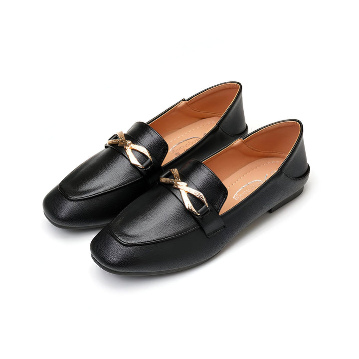 Mocassins noirs pour femmes avec un ornement doré en forme de nœud. Chaussures élégantes et confortables, parfaites pour le travail ou une sortie décontractée. Style classique intemporel., 45286862291125,45286862323893,45286862356661,45286862389429,45286862422197,45286862454965,45286862487733,45286862520501,45286862553269,45286862586037,45286862618805,45286862651573,45286862684341,45286862717109,45286862749877,45286862782645,45286862815413,45286862848181