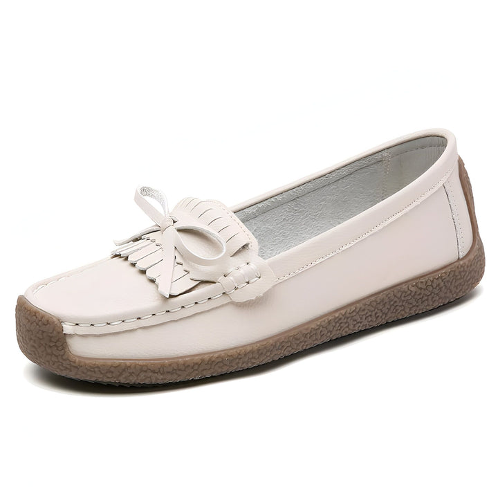 Mocassin femme en cuir beige avec nœud décoratif et semelle marron. Chaussure décontractée et confortable, idéale pour le quotidien. Style classique et élégant., 45286998835381,45286998868149,45286998900917,45286998933685,45286998966453,45286998999221,45286999031989,45286999064757,45286999097525,45286999130293,45286999163061,45286999195829,45286999228597,45286999261365,45286999294133,45286999326901,45286999359669,45286999392437,45286999425205,45286999457973,45286999490741,45286999523509,45286999556