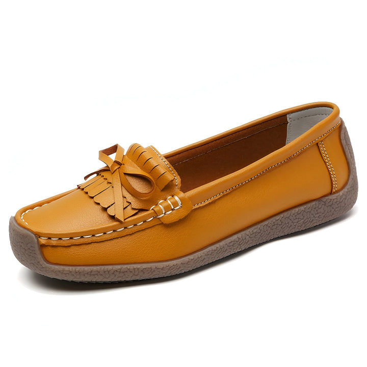 Mocassin femme en cuir jaune moutarde avec nœud décoratif et semelle confortable. Chaussure décontractée, idéale pour le quotidien. Mode et confort pour vos pieds., 45286998835381,45286998868149,45286998900917,45286998933685,45286998966453,45286998999221,45286999031989,45286999064757,45286999097525,45286999130293,45286999163061,45286999195829,45286999228597,45286999261365,45286999294133,45286999326901,45286999359669,45286999392437,45286999425205,45286999457973,45286999490741,45286999523509,4528699955