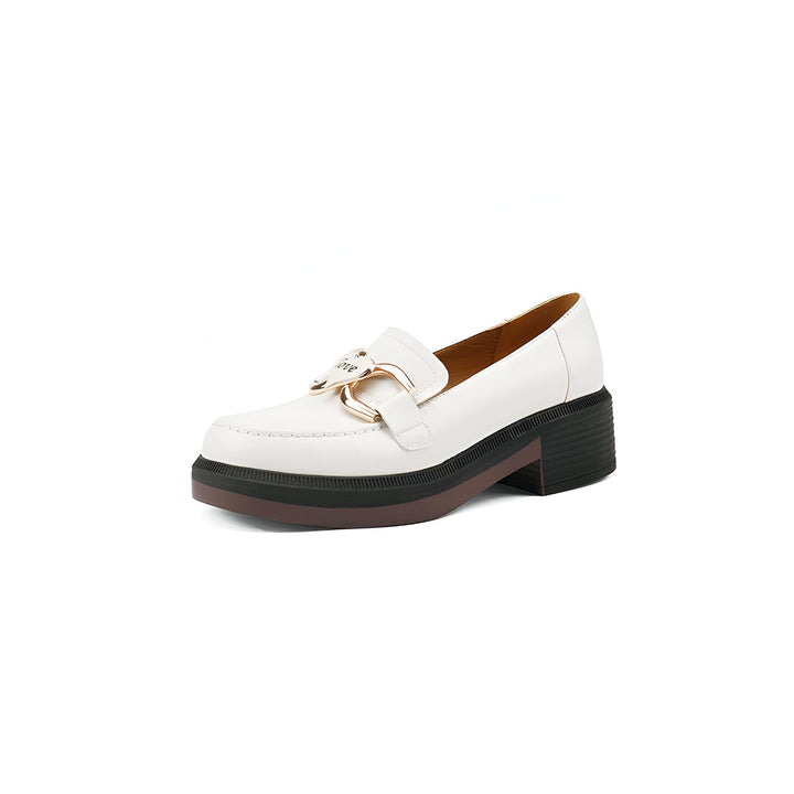 Mocassin compensé blanc avec détail doré, idéal pour un look à la fois élégant et confortable. Chaussure femme tendance, parfait pour toutes les occasions. Semelle épaisse pour un confort optimal., 45286908756149,45286908788917,45286908821685,45286908854453,45286908887221,45286908919989,45286908952757,45286908985525,45286909018293,45286909051061,45286909083829,45286909116597,45286909149365,45286909182133