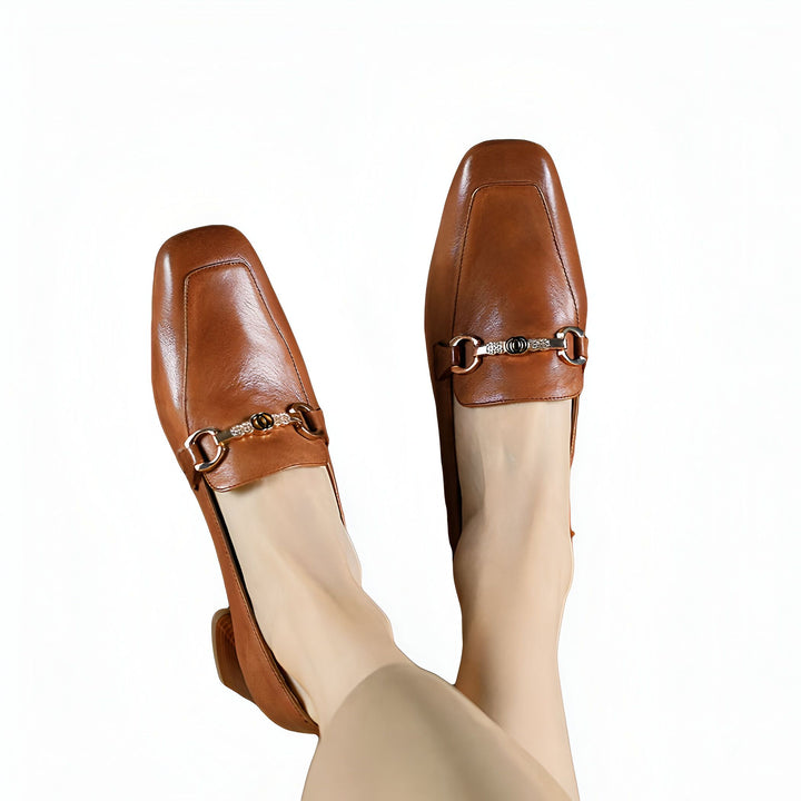 Mocassins en cuir marron avec boucle dorée, chaussures élégantes pour femmes, style classique, tendance automne-hiver. Idéal pour un look chic et confortable., 45287064961205,45287064993973,45287065026741,45287065059509,45287065092277,45287065125045,45287065157813,45287065190581,45287065223349,45287065256117,45287065288885,45287065321653,45287065354421,45287065387189