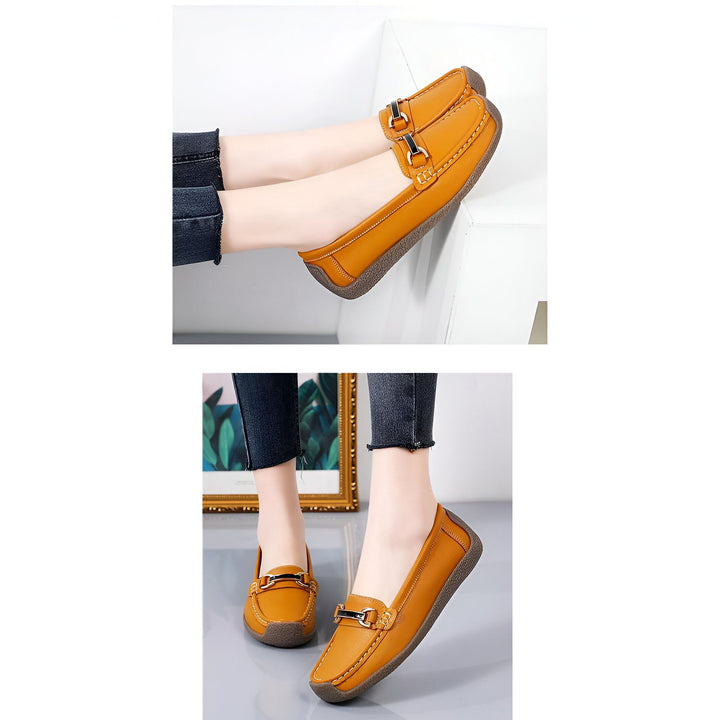 Mocassins pour femmes en cuir marron clair avec boucle métallique, présentés portés avec un jean noir. Chaussures décontractées et confortables., 45286854164661,45286854197429,45286854230197,45286854262965,45286854295733,45286854328501,45286854361269,45286854394037,45286854426805,45286854459573,45286854492341,45286854525109,45286854557877,45286854590645,45286854623413,45286854656181,45286854688949,45286854721717,45286854754485,45286854787253,45286854820021,45286854852789,45286854885557,4528685491832