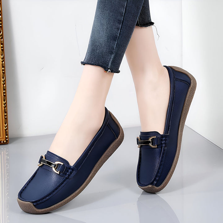 Mocassins bleus pour femmes, confortables et élégants, avec détail de boucle dorée. Idéals pour un look décontracté chic. Chaussures en cuir souple, parfaites au quotidien., 45286854164661,45286854197429,45286854230197,45286854262965,45286854295733,45286854328501,45286854361269,45286854394037,45286854426805,45286854459573,45286854492341,45286854525109,45286854557877,45286854590645,45286854623413,45286854656181,45286854688949,45286854721717,45286854754485,45286854787253,45286854820021,45286854852789