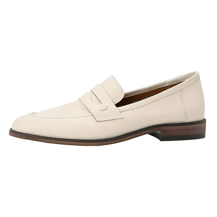 Mocassin femme en cuir beige avec semelle marron, style classique et élégant. Chaussure basse, idéale pour un look chic et confortable., 45286733414581,45286733447349,45286733480117,45286733512885,45286733545653,45286733578421,45286733611189