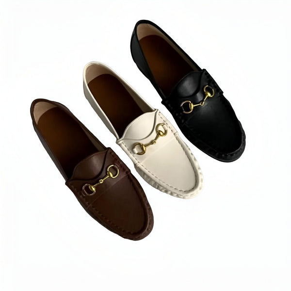 Trois mocassins en cuir : marron, blanc et noir, avec une boucle dorée décorative. Chaussures élégantes et confortables, parfaites pour un look chic et décontracté., 45286711558325,45286711591093,45286711623861,45286711656629,45286711689397,45286711722165,45286711754933,45286711787701,45286711820469,45286711853237,45286711886005,45286711918773,45286711951541,45286711984309,45286712017077,45286712049845,45286712082613,45286712115381