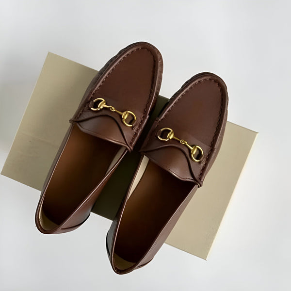 Mocassins en cuir marron avec détails dorés sur le dessus. Chaussures élégantes et classiques., 45286711558325,45286711591093,45286711623861,45286711656629,45286711689397,45286711722165,45286711754933,45286711787701,45286711820469,45286711853237,45286711886005,45286711918773,45286711951541,45286711984309,45286712017077,45286712049845,45286712082613,45286712115381