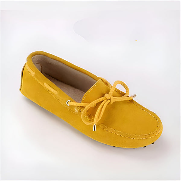 Mocassin en daim jaune pour femme avec détail de lacet. Chaussure d'été décontractée, style bateau. Mode féminine, confort et élégance., 45287070662837,45287070695605,45287070728373,45287070761141,45287070793909,45287070826677,45287070859445,45287070892213,45287070924981,45287070957749,45287070990517,45287071023285,45287071056053,45287071088821,45287071121589,45287071154357,45287071187125,45287071219893,45287071252661,45287071285429,45287071318197,45287071350965,45287071383733,45287071416501,45287