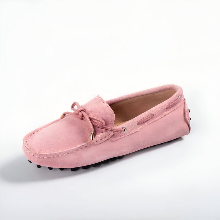 Mocassin rose en daim pour femme, avec un nœud décoratif et une semelle à picots noirs. Chaussure confortable et élégante., 45287137542325,45287137575093,45287137607861,45287137640629,45287137673397,45287137706165,45287137738933,45287137771701,45287137804469,45287137837237,45287137870005,45287137902773,45287137935541,45287137968309,45287138001077,45287138033845,45287138066613,45287138099381,45287138132149,45287138164917,45287138197685,45287138230453,45287138263221,45287138295989,45287138328757,452871
