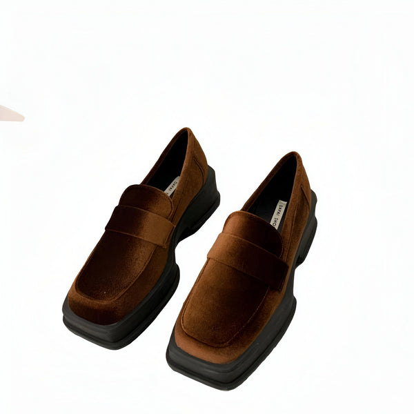 Mocassins pour femmes en velours marron avec semelles épaisses noires. Chaussures élégantes, mode automne-hiver. Détail de la marque « DAPAI SHO » sur la semelle intérieure., 45287054901429,45287054934197,45287054966965,45287054999733,45287055032501,45287055065269,45287055098037,45287055130805,45287055163573,45287055196341,45287055229109,45287055261877,45287055294645,45287055327413,45287055360181,45287055392949,45287055425717,45287055458485,45287055491253,45287055524021,45287055556789,4528705558955