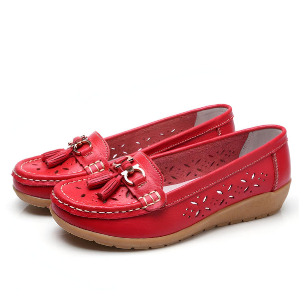 Mocassins rouges en cuir ajouré pour femmes. Chaussures d'été élégantes avec décorations glandées et boucle dorée. Style décontracté et confortable., 45287003357365,45287003390133,45287003422901,45287003455669,45287003488437,45287003521205,45287003553973,45287003586741,45287003619509,45287003652277,45287003685045,45287003717813,45287003750581,45287003783349,45287003816117,45287003848885,45287003881653,45287003914421,45287003947189,45287003979957,45287004012725,45287004045493,45287004078261,45287