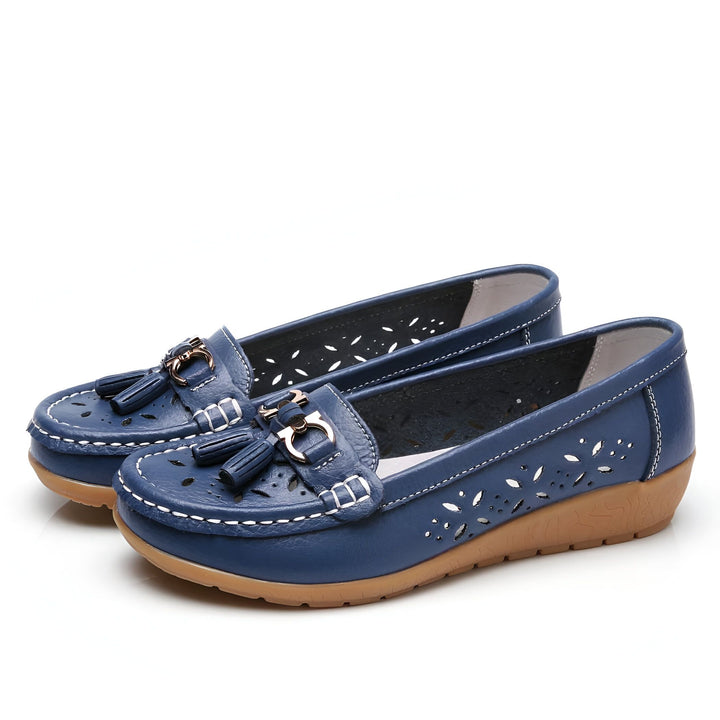 Mocassins bleus en cuir pour femmes, ornés de détails perforés et de glands décoratifs. Chaussures confortables et élégantes., 45287003357365,45287003390133,45287003422901,45287003455669,45287003488437,45287003521205,45287003553973,45287003586741,45287003619509,45287003652277,45287003685045,45287003717813,45287003750581,45287003783349,45287003816117,45287003848885,45287003881653,45287003914421,45287003947189,45287003979957,45287004012725,45287004045493,45287004078261,45287004111029,45287004143797,45