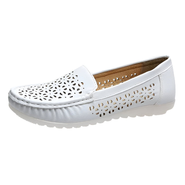 Mocassin femme blanc ajouré, style décontracté et confortable. Chaussure en cuir perforé avec semelle plate idéale pour l'été., 45286888145077,45286888177845,45286888210613,45286888243381,45286888276149,45286888308917,45286888341685,45286888374453,45286888407221,45286888439989,45286888472757,45286888505525,45286888538293,45286888571061,45286888603829,45286888636597,45286888669365,45286888702133,45286888734901,45286888767669,45286888800437,45286888833205,45286888865973,45286888898741,45286888931509,