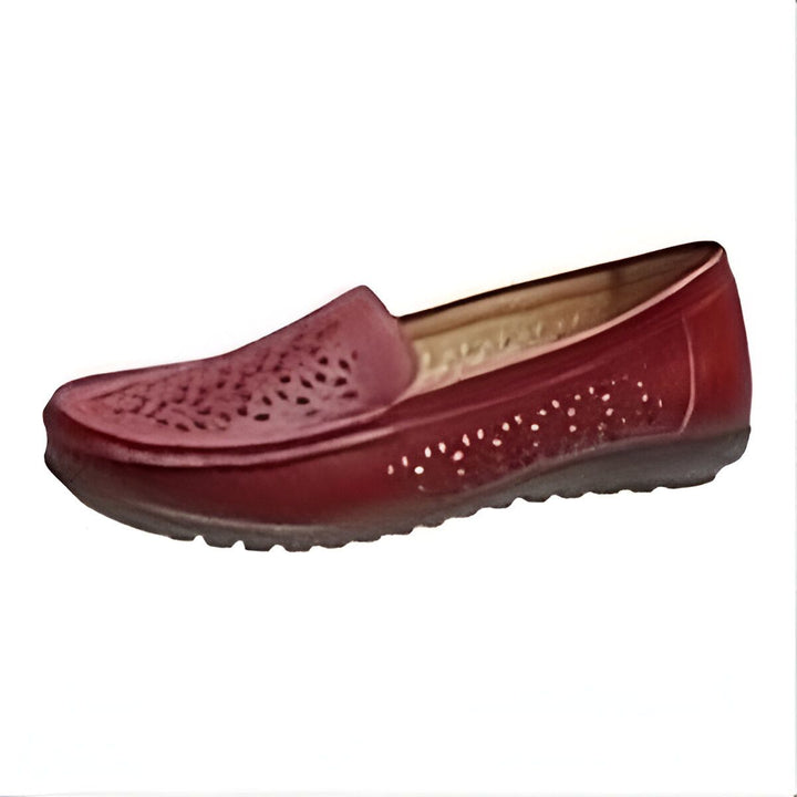 Mocassin bordeaux pour femme, avec détails ajourés sur le dessus et le côté. Chaussure confortable et stylée, idéale pour une tenue décontractée., 45286888145077,45286888177845,45286888210613,45286888243381,45286888276149,45286888308917,45286888341685,45286888374453,45286888407221,45286888439989,45286888472757,45286888505525,45286888538293,45286888571061,45286888603829,45286888636597,45286888669365,45286888702133,45286888734901,45286888767669,45286888800437,45286888833205,45286888865973,4528688889
