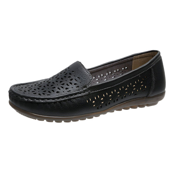 Mocassin femme en cuir noir avec motif perforé. Chaussure confortable et élégante pour le printemps et l'été., 45286888145077,45286888177845,45286888210613,45286888243381,45286888276149,45286888308917,45286888341685,45286888374453,45286888407221,45286888439989,45286888472757,45286888505525,45286888538293,45286888571061,45286888603829,45286888636597,45286888669365,45286888702133,45286888734901,45286888767669,45286888800437,45286888833205,45286888865973,45286888898741,45286888931509,45286888964277,4528