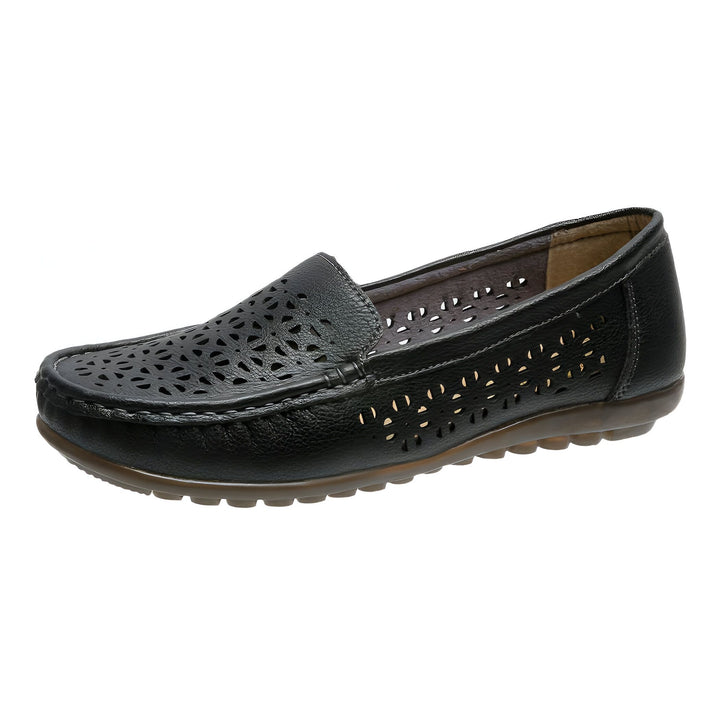 Mocassin femme noir avec perforations décoratives pour une meilleure aération. Chaussure plate confortable idéale pour le quotidien., 45286888145077,45286888177845,45286888210613,45286888243381,45286888276149,45286888308917,45286888341685,45286888374453,45286888407221,45286888439989,45286888472757,45286888505525,45286888538293,45286888571061,45286888603829,45286888636597,45286888669365,45286888702133,45286888734901,45286888767669,45286888800437,45286888833205,45286888865973,45286888898741,4528688893150
