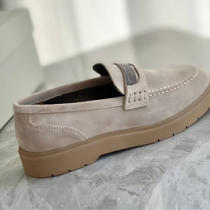 Mocassin en daim beige pour femme, semelle épaisse marron clair, détail de bride avec motif. Chaussure décontractée et élégante., 45286718046389,45286718079157,45286718111925,45286718144693,45286718177461,45286718210229