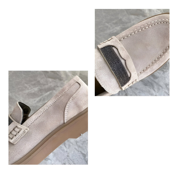 Mocassins en daim beige pour femme, ornés d'une bride décorative en maille. Chaussures confortables et élégantes, parfaites pour un look décontracté chic. Détail des coutures et semelle épaisse., 45286718046389,45286718079157,45286718111925,45286718144693,45286718177461,45286718210229